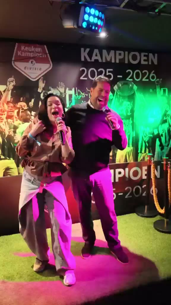 Janah Louard en Jill Helena live in een skybox