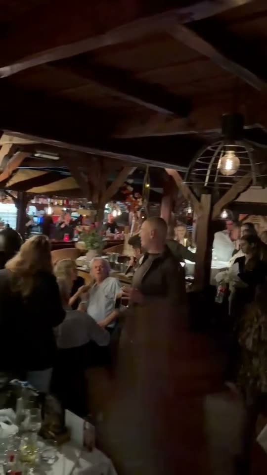 De zaal zingt André Hazes mee met Janah Louard