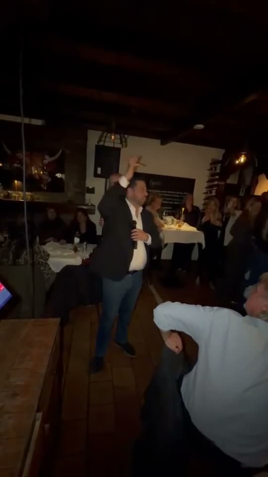 Janah Louard zingt opera tussen de tafels